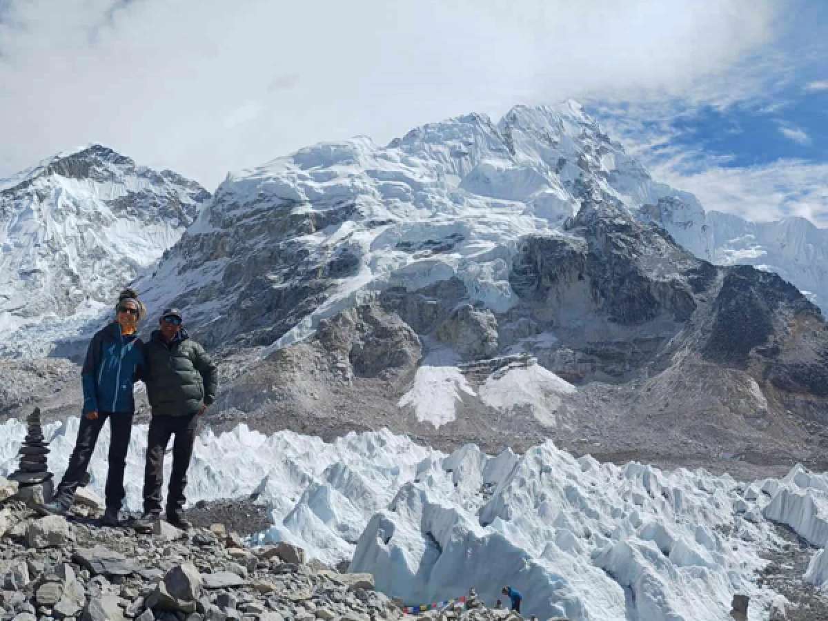 Everest Renjo La to Gokyo Trek