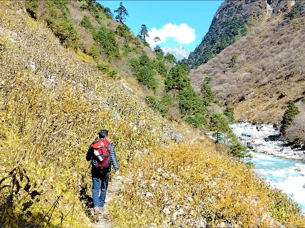 Lapchi kang milarepa yoga trek