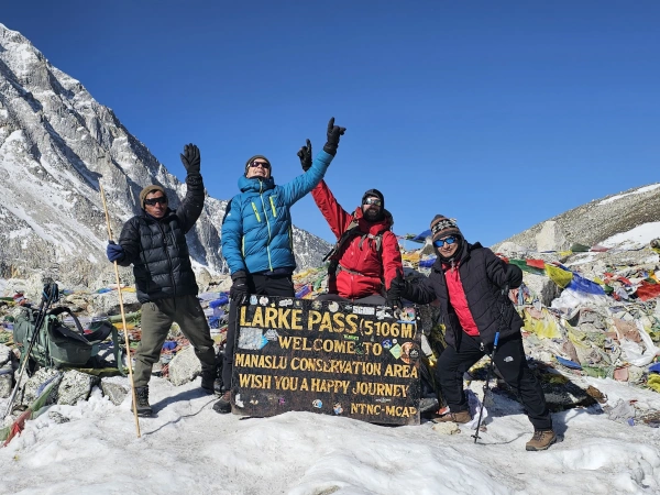 Larkya pass picture