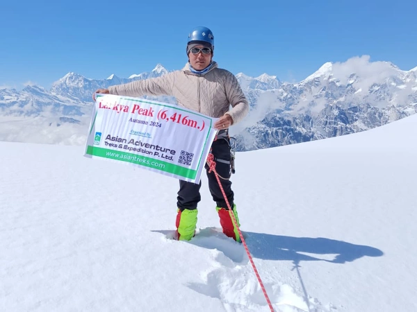Larkya peak manaslu