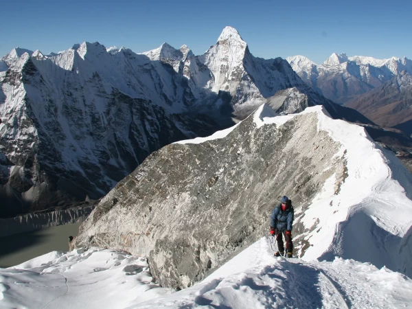 Island Peak With Everest Trek