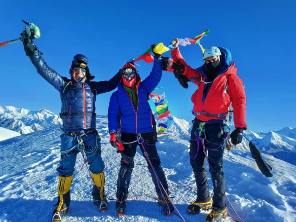 Lobuche Summit