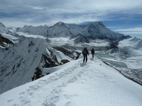 Sherpini Col Pass Makalu Trek