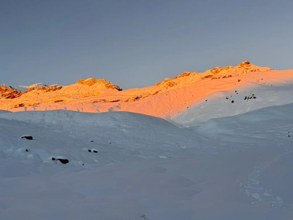 Sunrise In Yala Peak Climbing Langtang