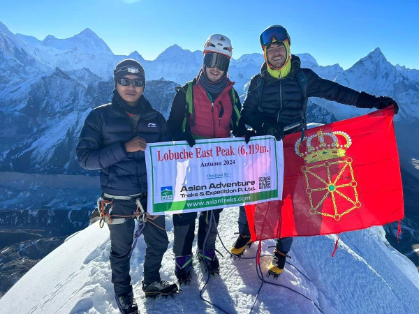 lobuche-east-peak-summit