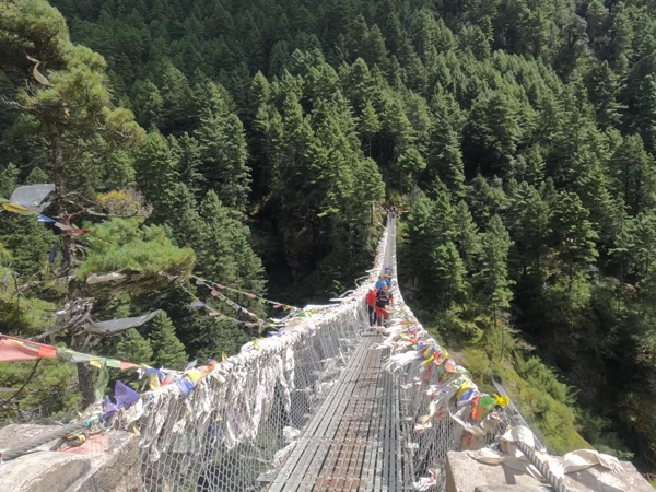 on-the-way-to-lukla