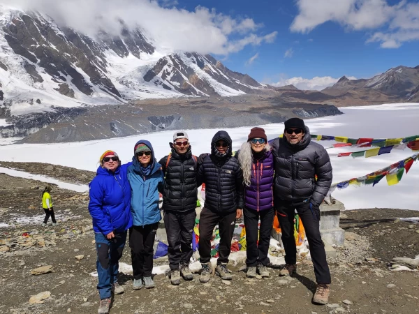 tilicho-lake-in-winter-trek