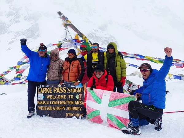 Larkya La Pass (5200 m)